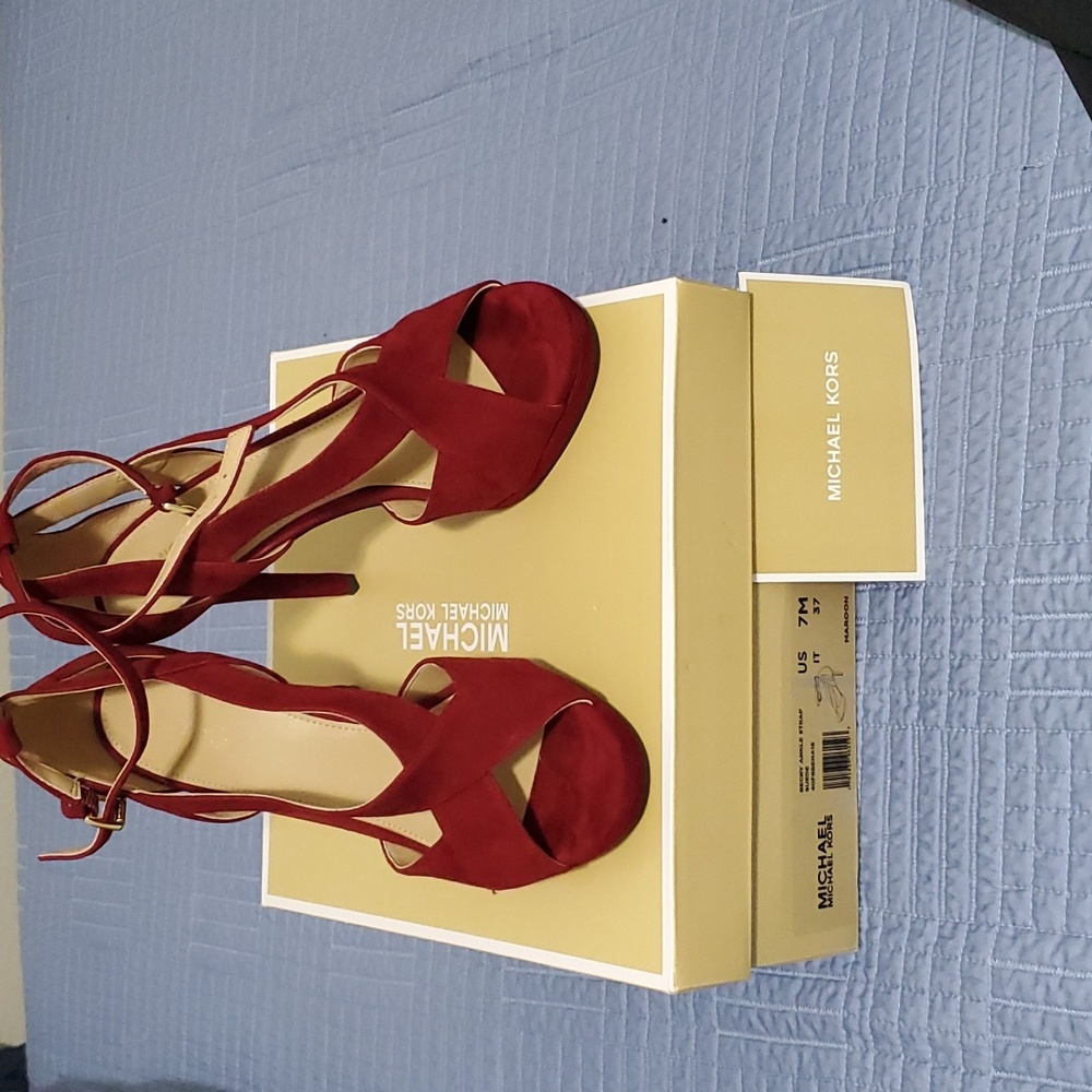 Dress and shoes - Picture 5 of 7